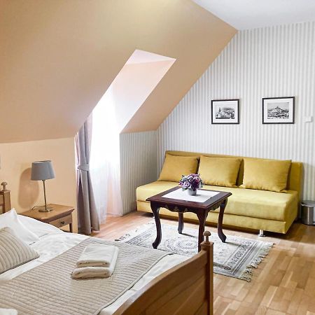Hotel Salamander Banska Stiavnica Bagian luar foto