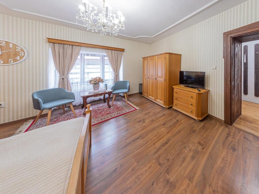 Hotel Salamander Banska Stiavnica Bagian luar foto