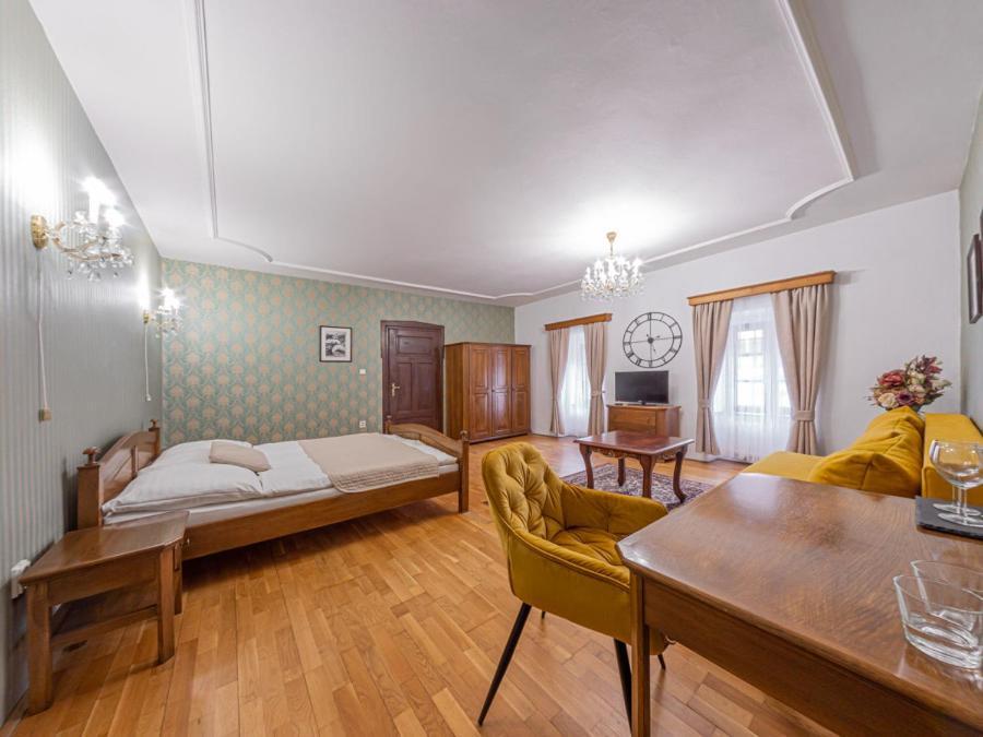 Hotel Salamander Banska Stiavnica Bagian luar foto
