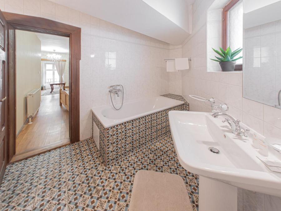 Hotel Salamander Banska Stiavnica Bagian luar foto