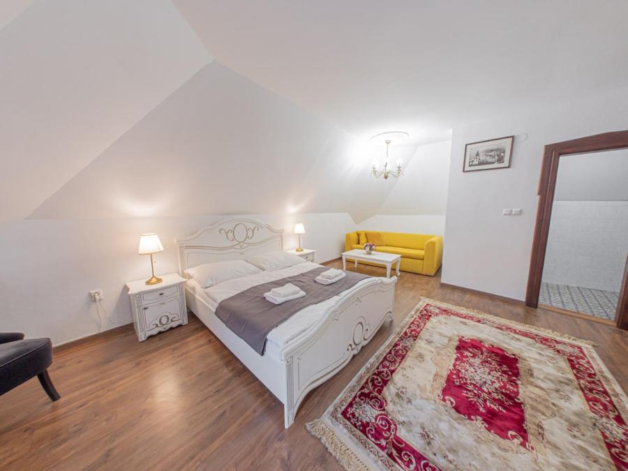 Hotel Salamander Banska Stiavnica Bagian luar foto
