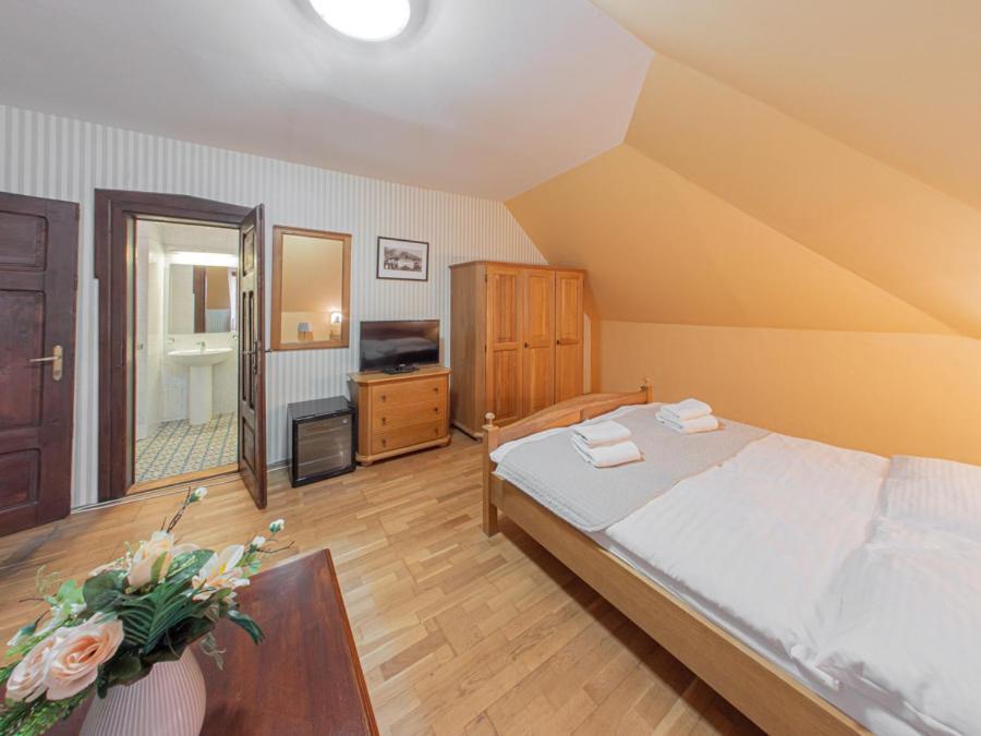 Hotel Salamander Banska Stiavnica Bagian luar foto