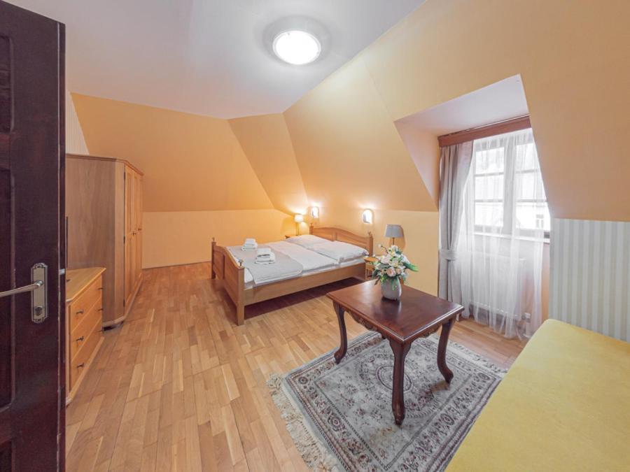 Hotel Salamander Banska Stiavnica Bagian luar foto
