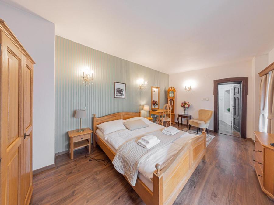 Hotel Salamander Banska Stiavnica Bagian luar foto