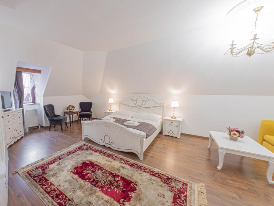Hotel Salamander Banska Stiavnica Bagian luar foto