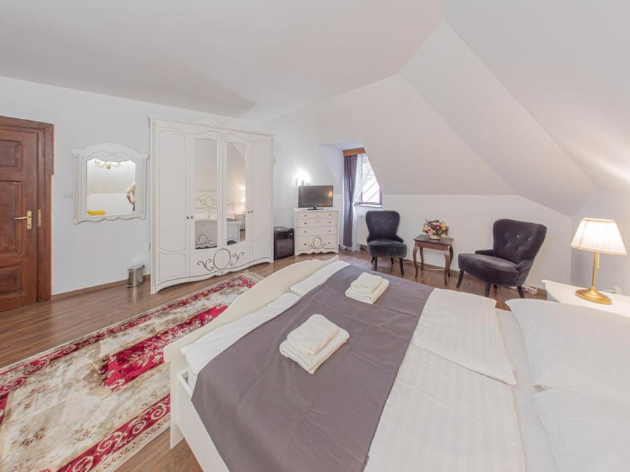 Hotel Salamander Banska Stiavnica Bagian luar foto