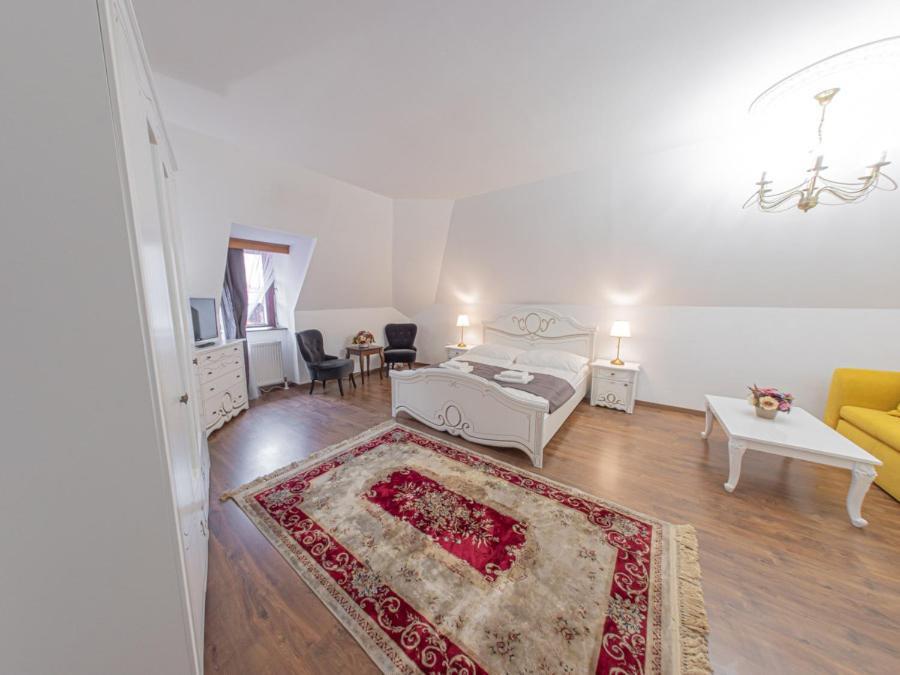 Hotel Salamander Banska Stiavnica Bagian luar foto