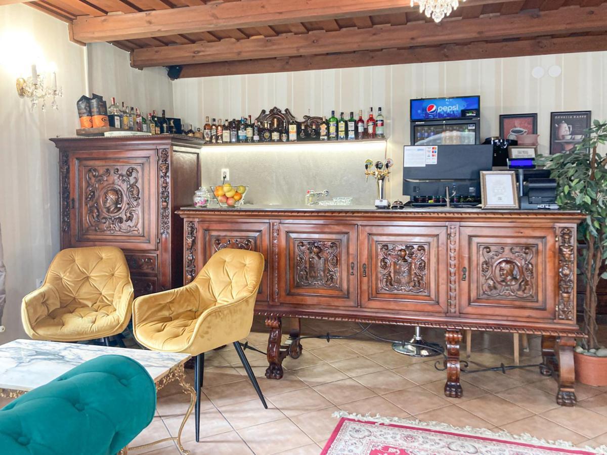 Hotel Salamander Banska Stiavnica Bagian luar foto