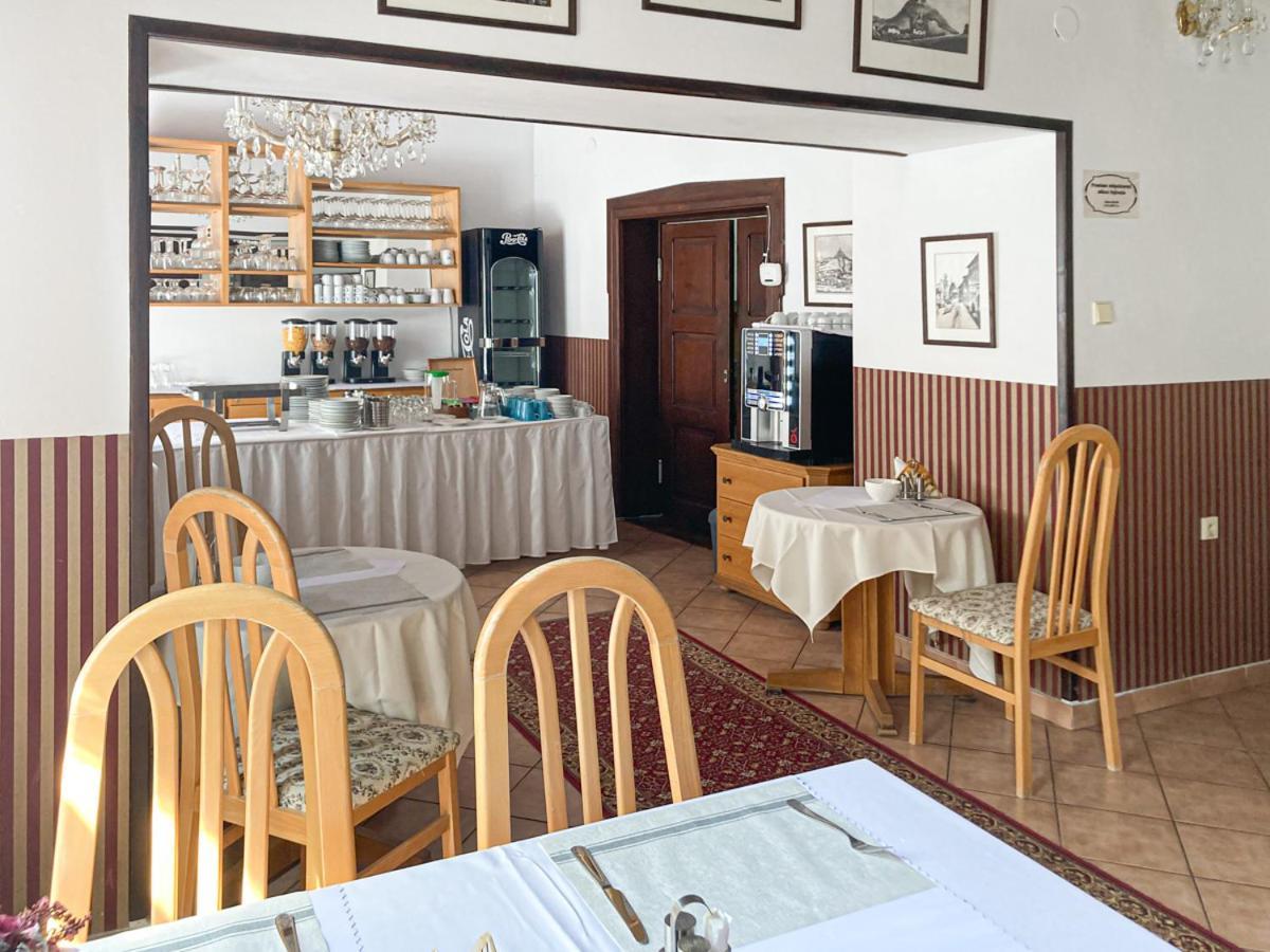 Hotel Salamander Banska Stiavnica Bagian luar foto